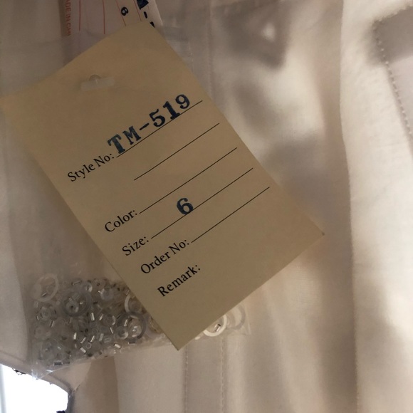 Wedding dress - Picture 6 of 8